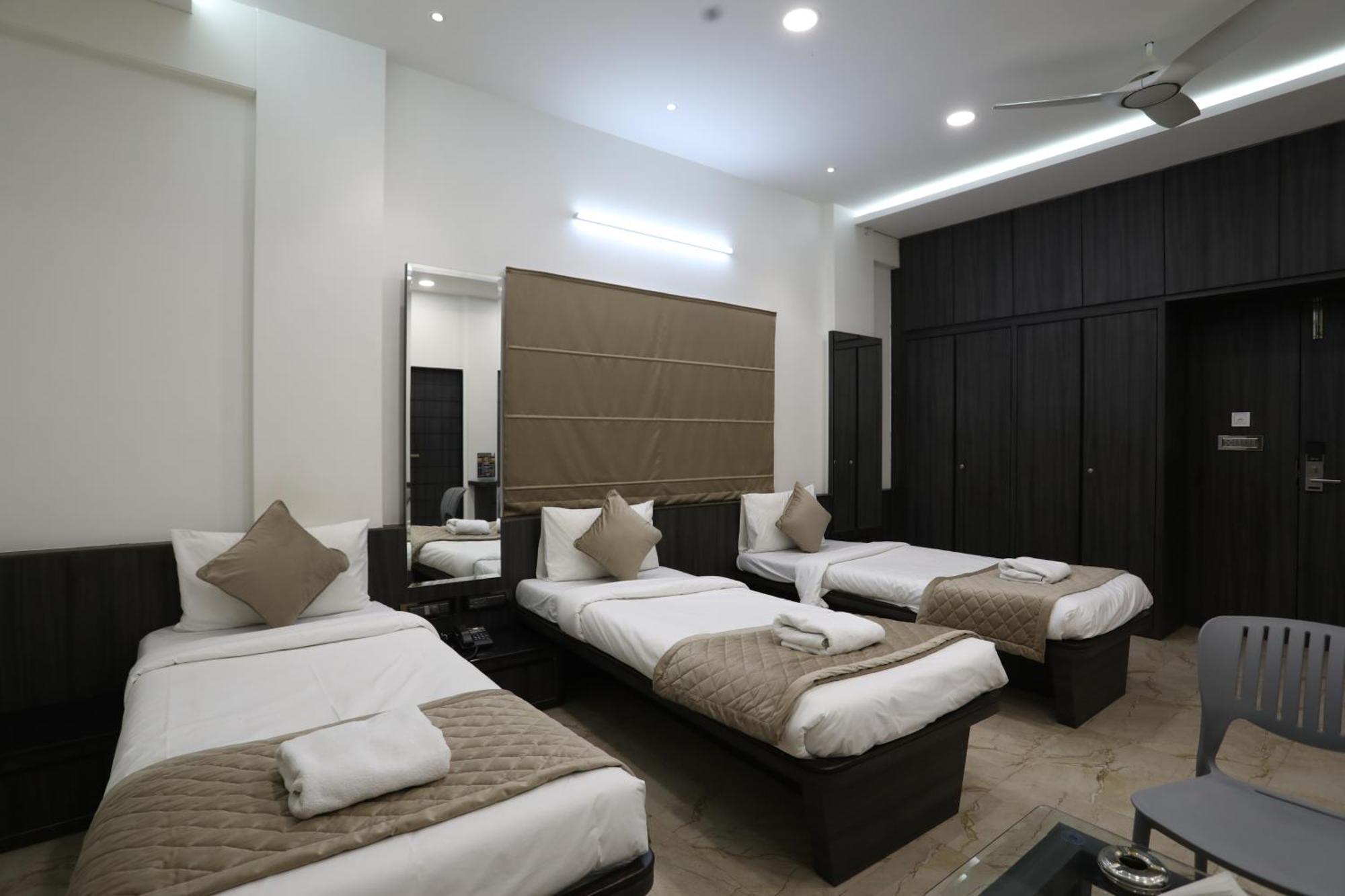 Hotel Ajinkya Palace 奥兰加巴德 外观 照片